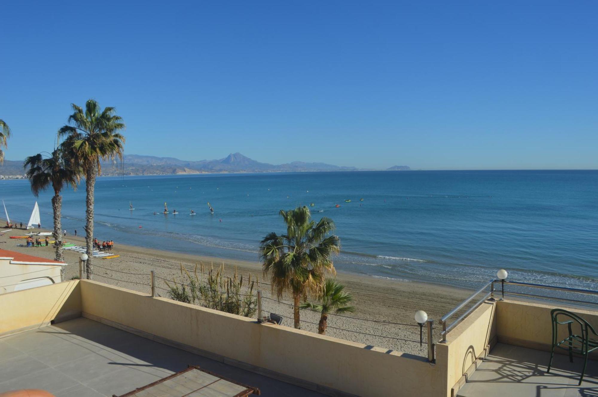 Espectacular A Pie De Playa En Roquetes Appartement