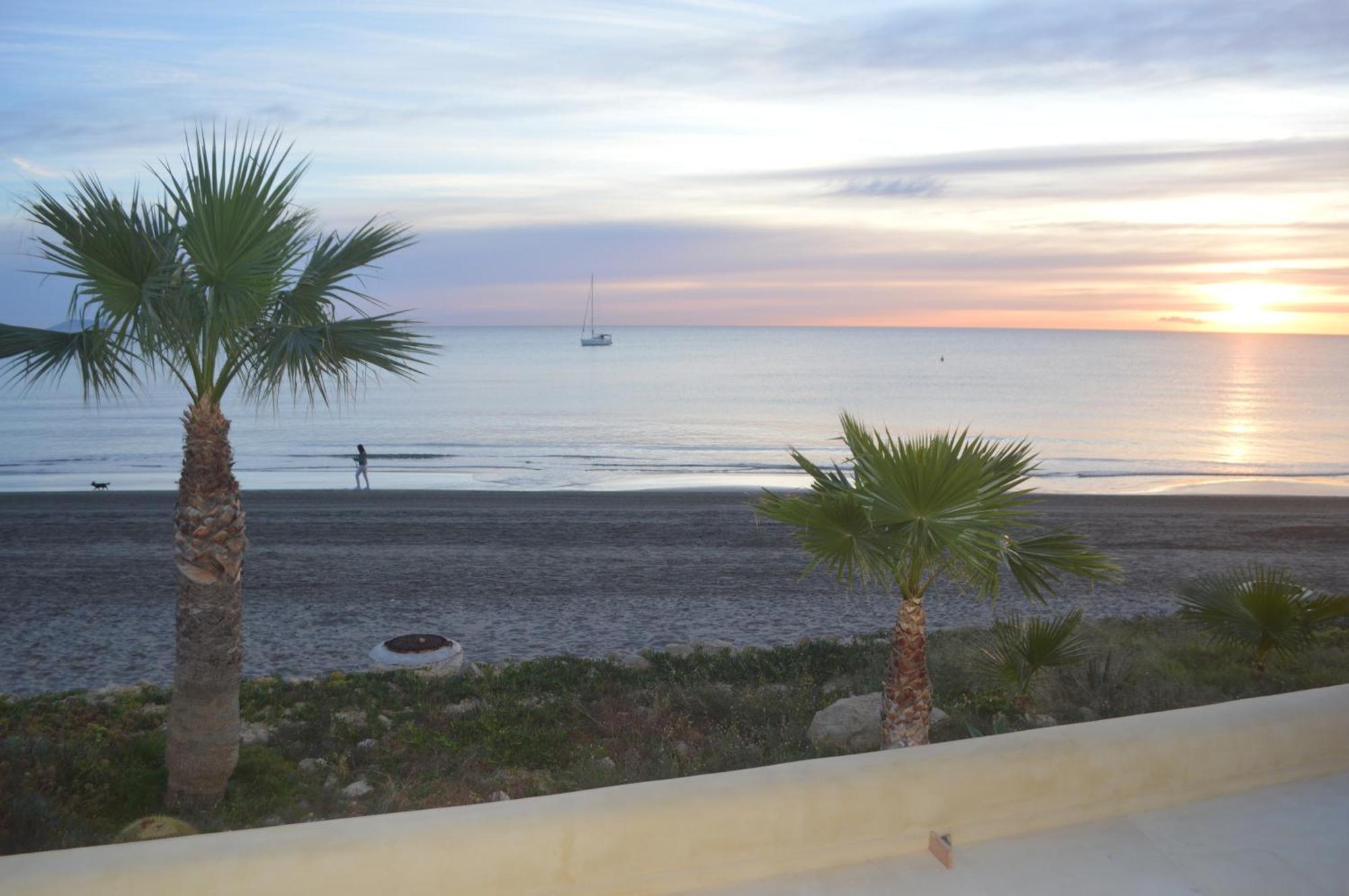 Espectacular A Pie De Playa En Roquetes Appartement *