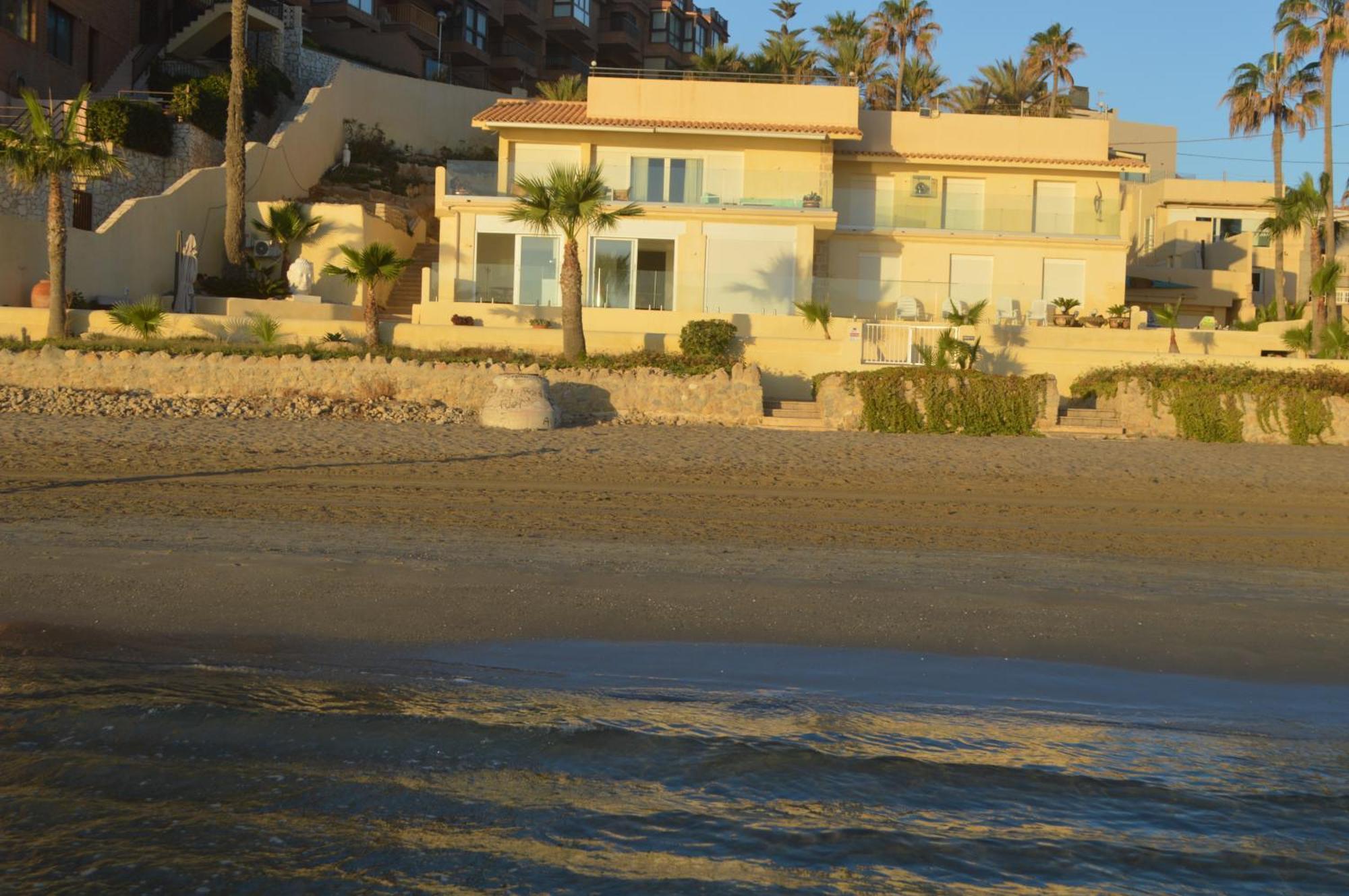 Extraordinario A Pie De Playa Roquetes