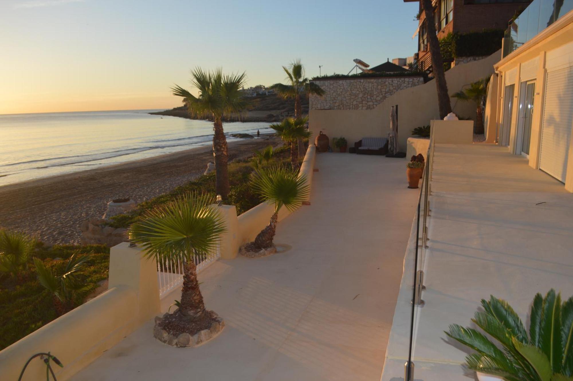 Espectacular A Pie De Playa En Roquetes Apartament